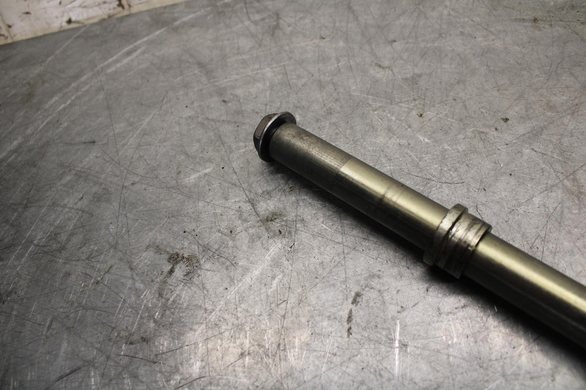 2013 Yamaha YZF R1 FRONT WHEEL RIM AXLE PIVOT BOLT 2C0-25181-00-00 BB507