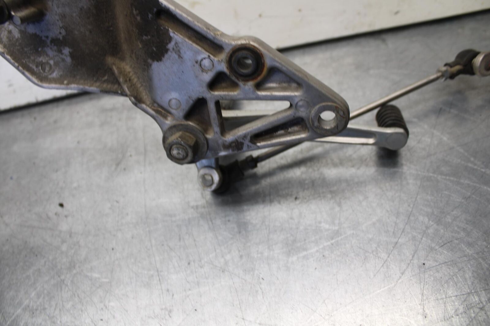 1995 Suzuki RF600R LEFT REARSET REAR SET DRIVER FOOT PEG SHIFTER BB615