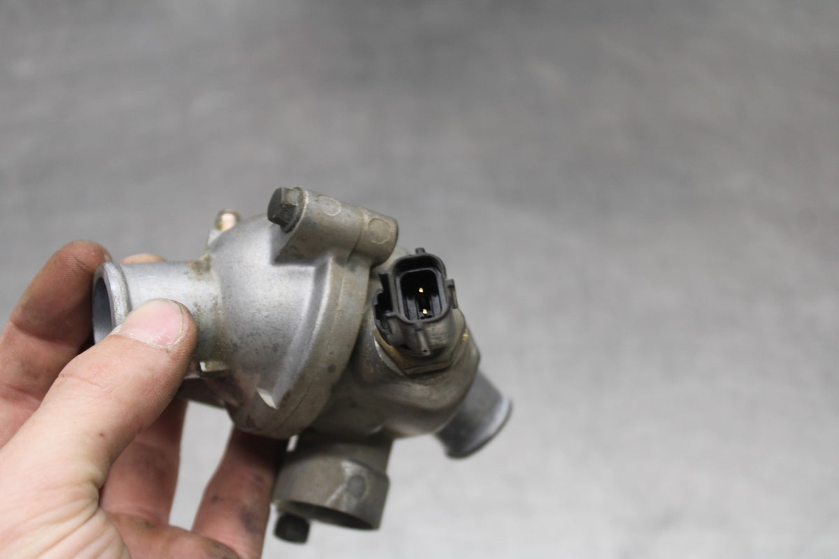 03 YAMAHA YZF R1 THERMOSTAT W HOUSING ASSEMBLY BB895