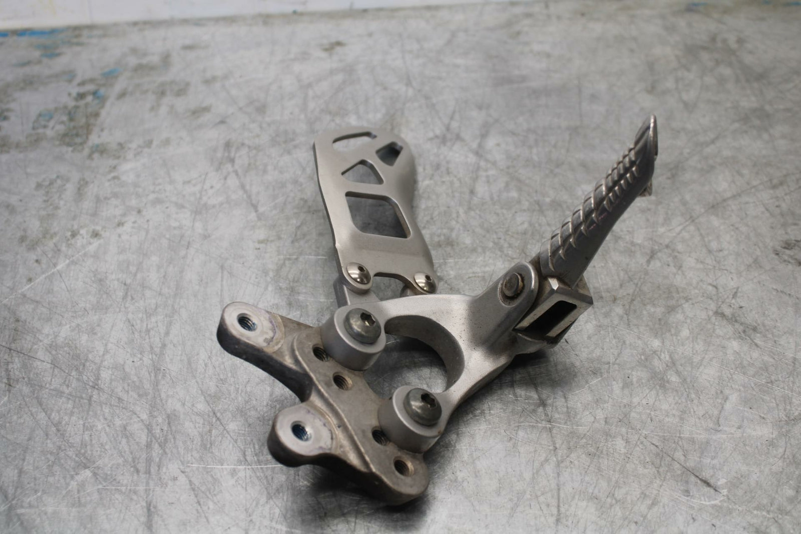 15-21 SUZUKI GSXR600 LEFT REARSET REAR SET DRIVER FOOT PEG REST STOP BB418 B