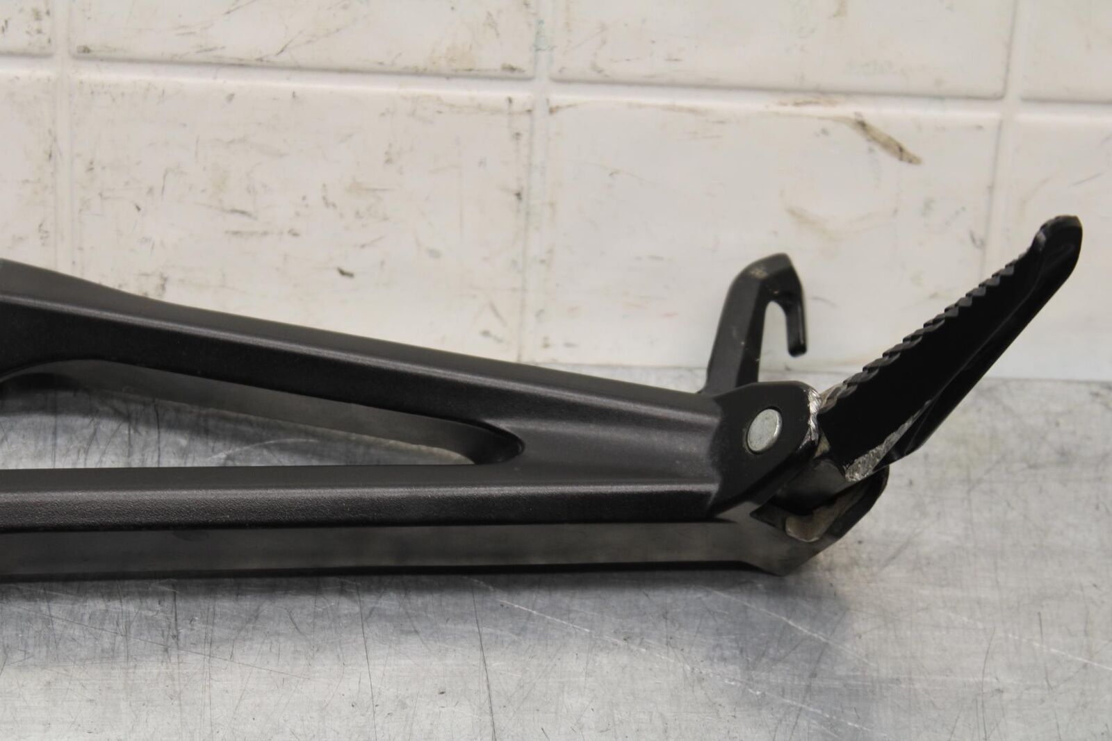 2015 Suzuki GSXR750 LEFT REAR BACK PASSENGER PEG BB595