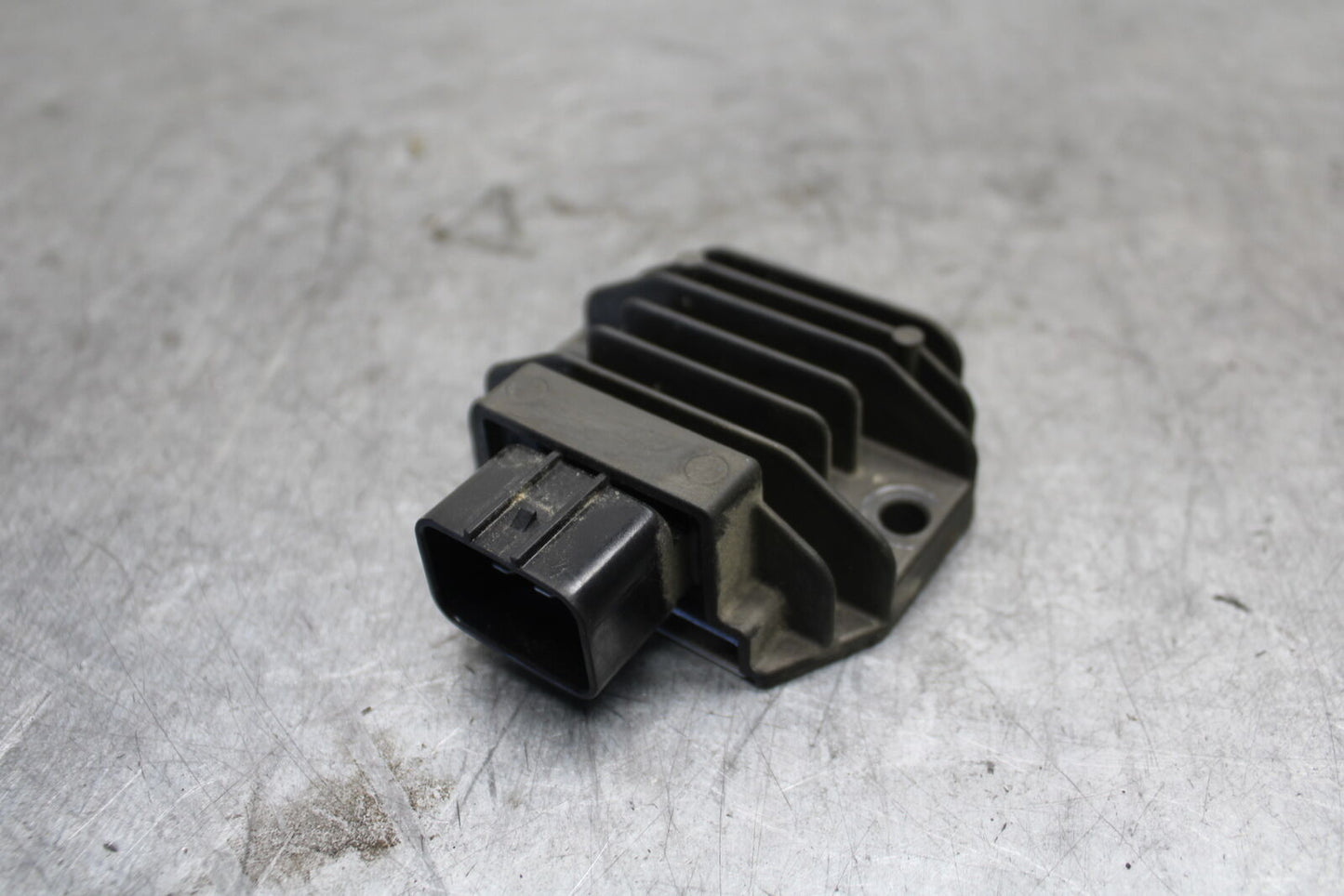 22-24 YAMAHA XSR900 RECTIFIER VOLTAGE REGULATOR  BB683
