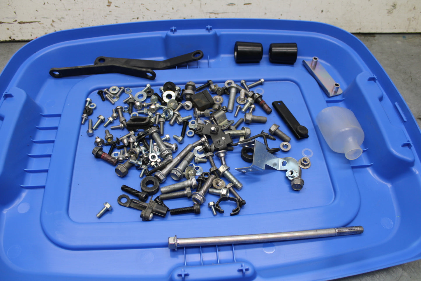 24 KAWASAKI NINJA 500 ABS MOUNTING BOLTS HARDWARE MOTOR SCREWS BB730