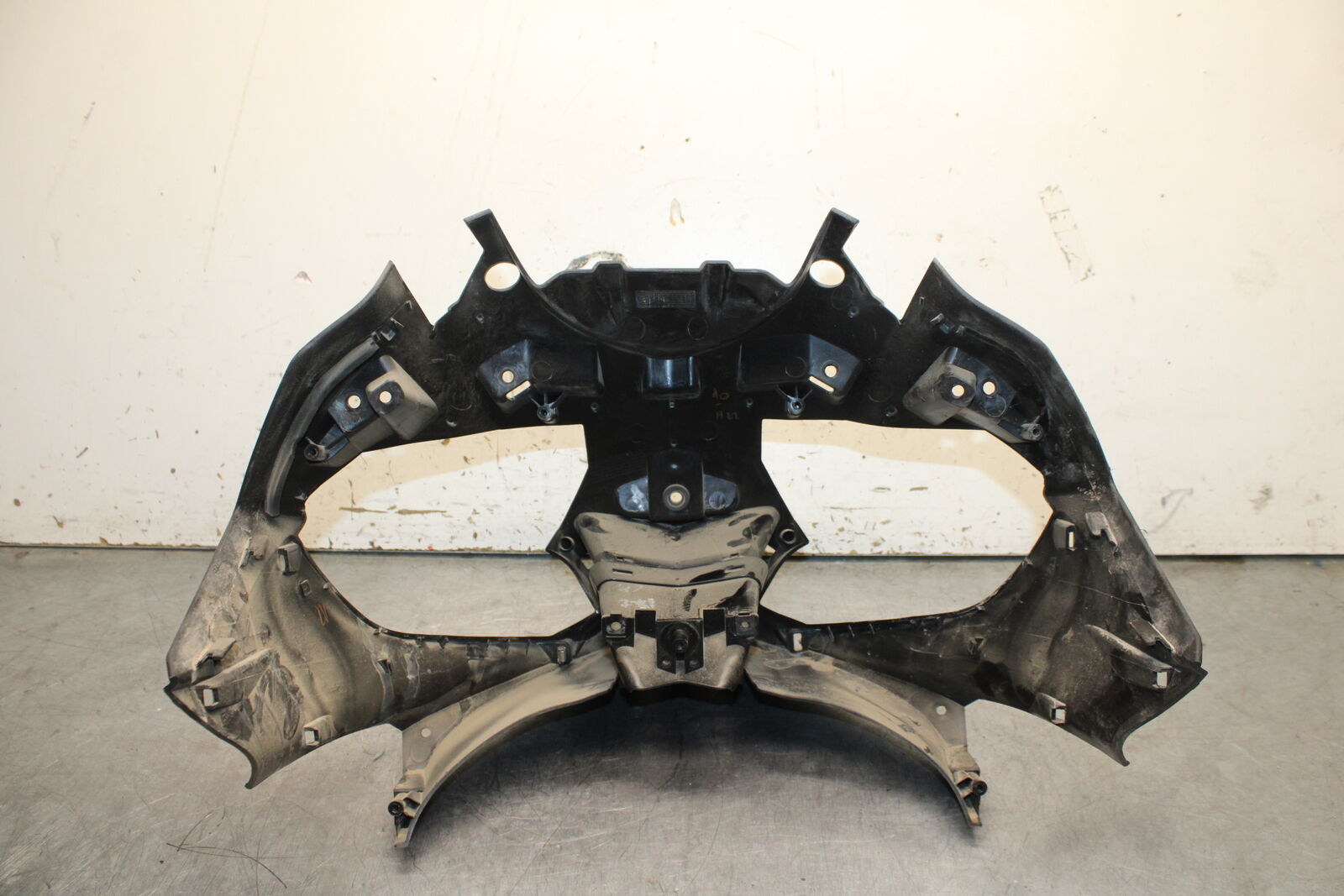 19-24 YAMAHA R3 FRONT CENTER COWL FAIRING BB736