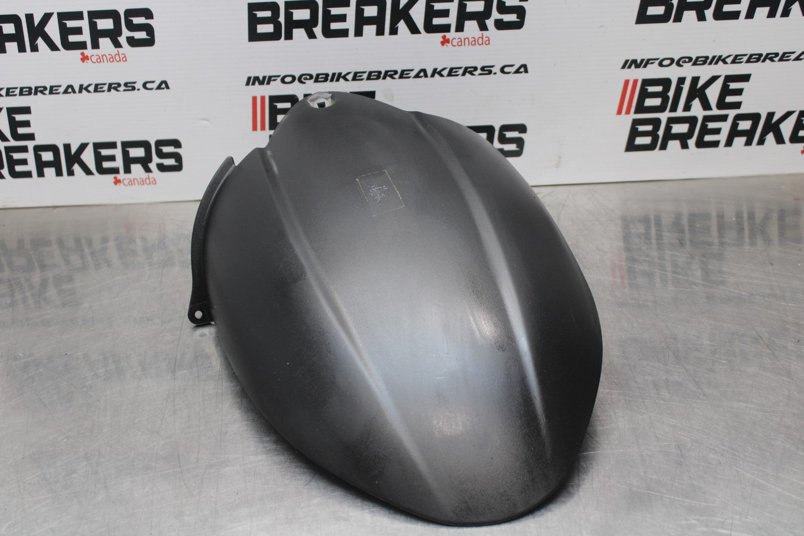 08 KAWASAKI NINJA ZX10R REAR BACK WHEEL TIRE HUGGER FENDER BB201