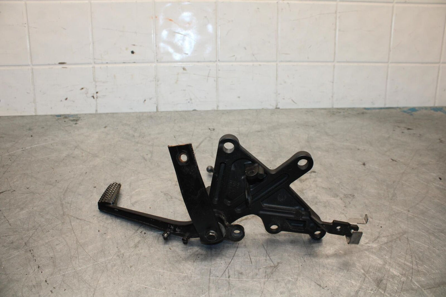 11-15 KAWASAKI ZX1000R RIGHT REARSET REAR SET DRIVER FOOT PEG REST STOP BB445