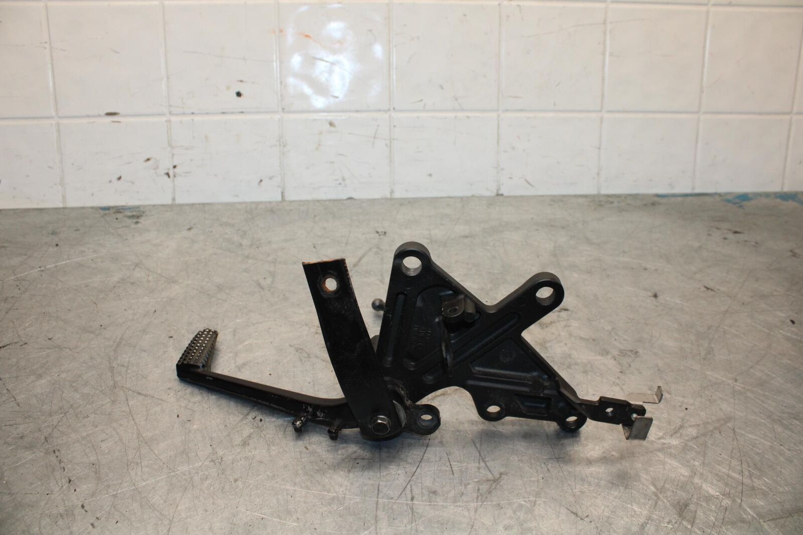 11-15 KAWASAKI ZX1000R RIGHT REARSET REAR SET DRIVER FOOT PEG REST STOP BB445