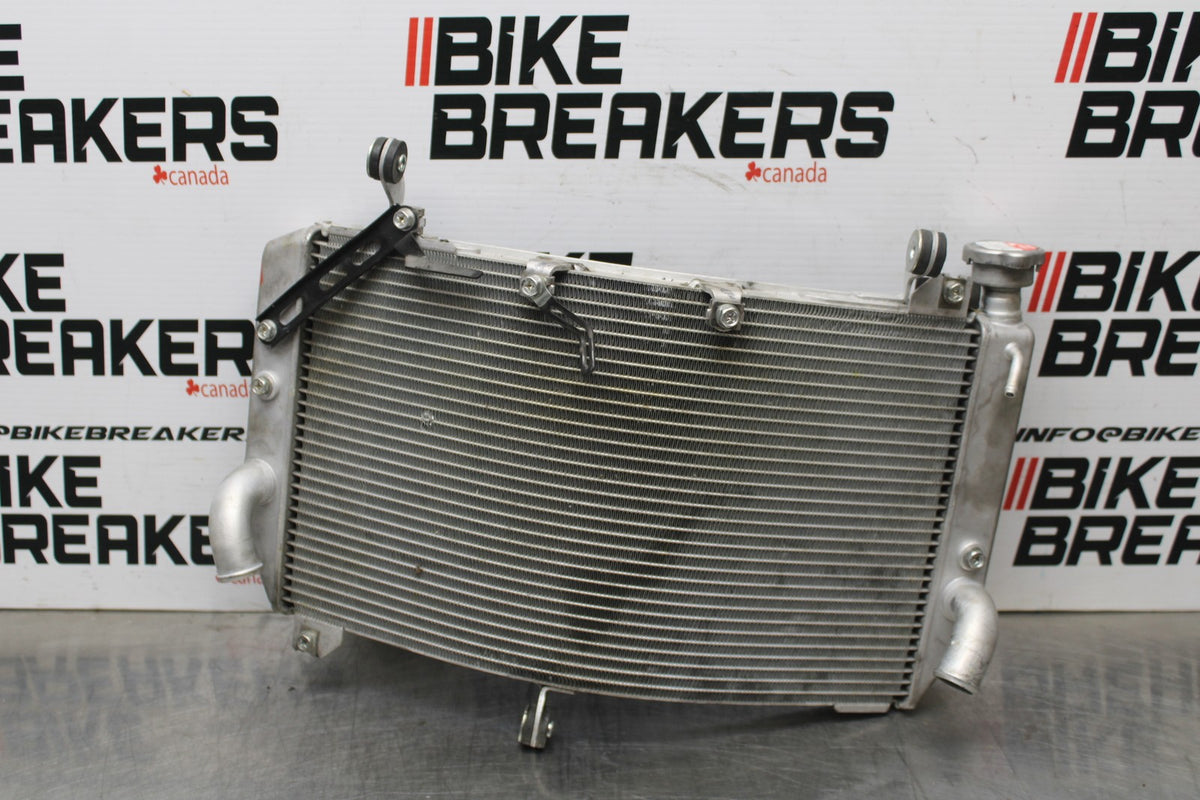 18 YAMAHA YZF R1  ENGINE RADIATOR MOTOR COOLER COOLING RADIATER BB838
