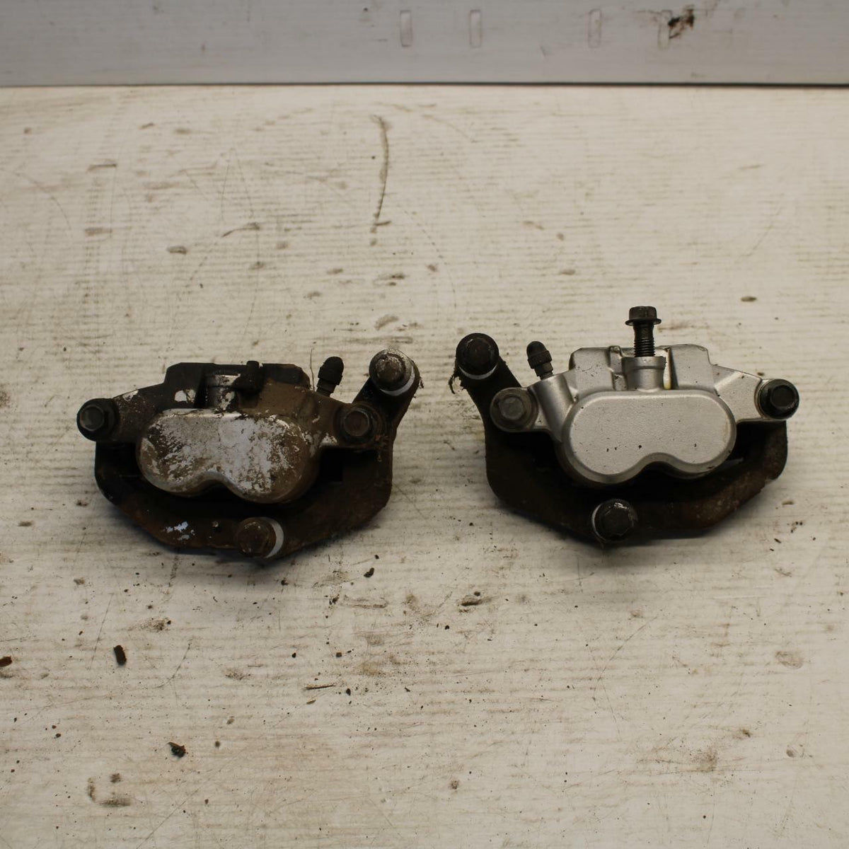 07-08 YAMAHA V STAR 1300 RIGHT LEFT FRONT BRAKE CALIPER SET PAIR CALIPERS BB303