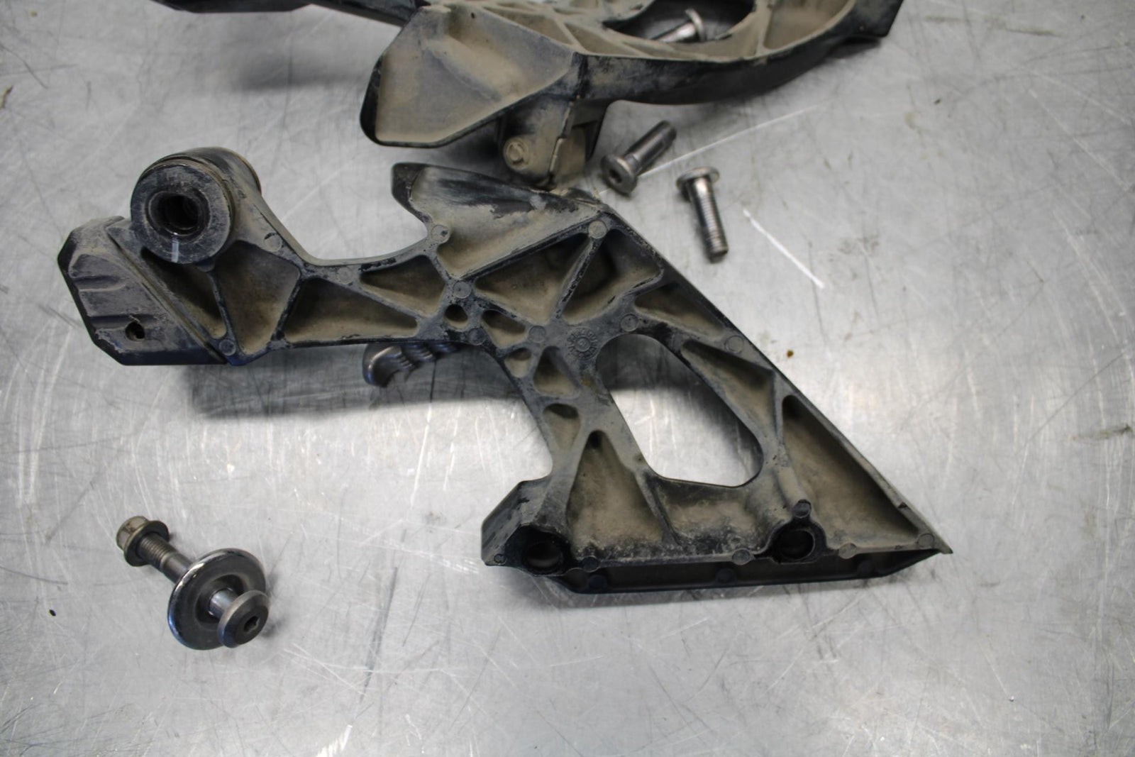 07-08 KAWASAKI CONCOURS 1400 ABS REAR BACK PASSENGER PEG SET PAIR BB449