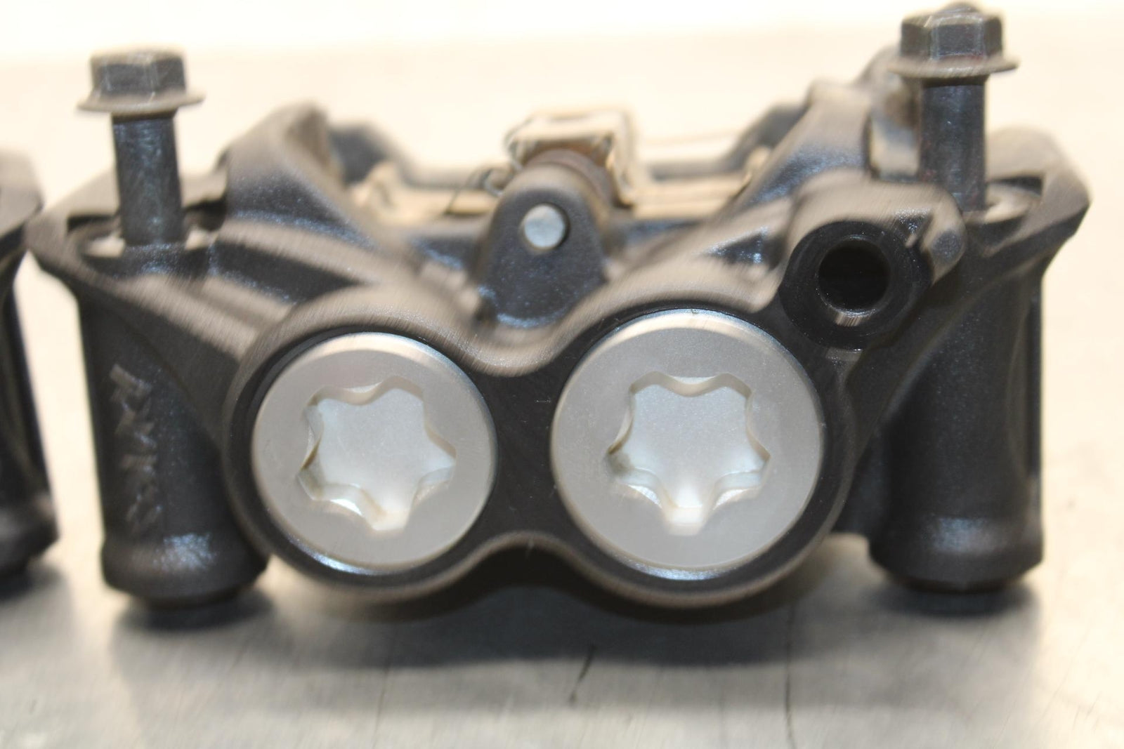 20-21 YAMAHA XSR900 RIGHT LEFT FRONT BRAKE CALIPER SET PAIR CALIPERS BB599