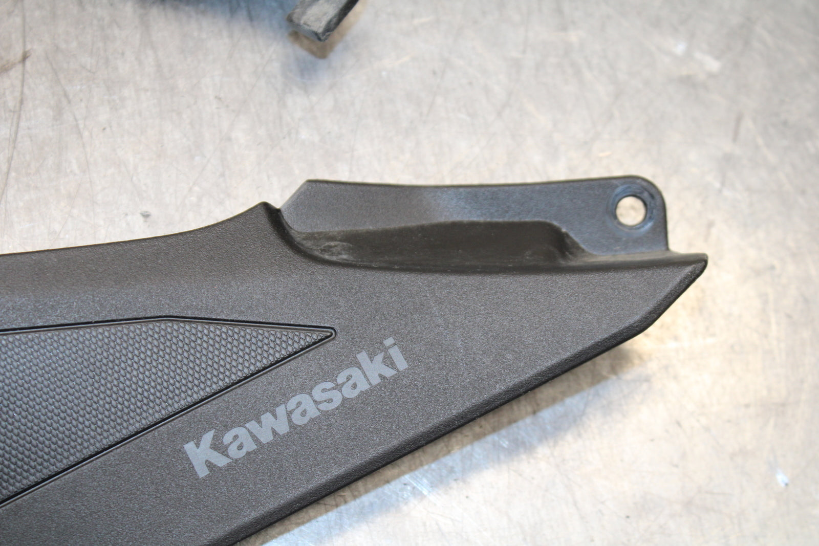 24 KAWASAKI NINJA 500 ABS RIGHT LEFT SIDE SEAT PANELS TRIMS COWLS FAIRINGS BB744