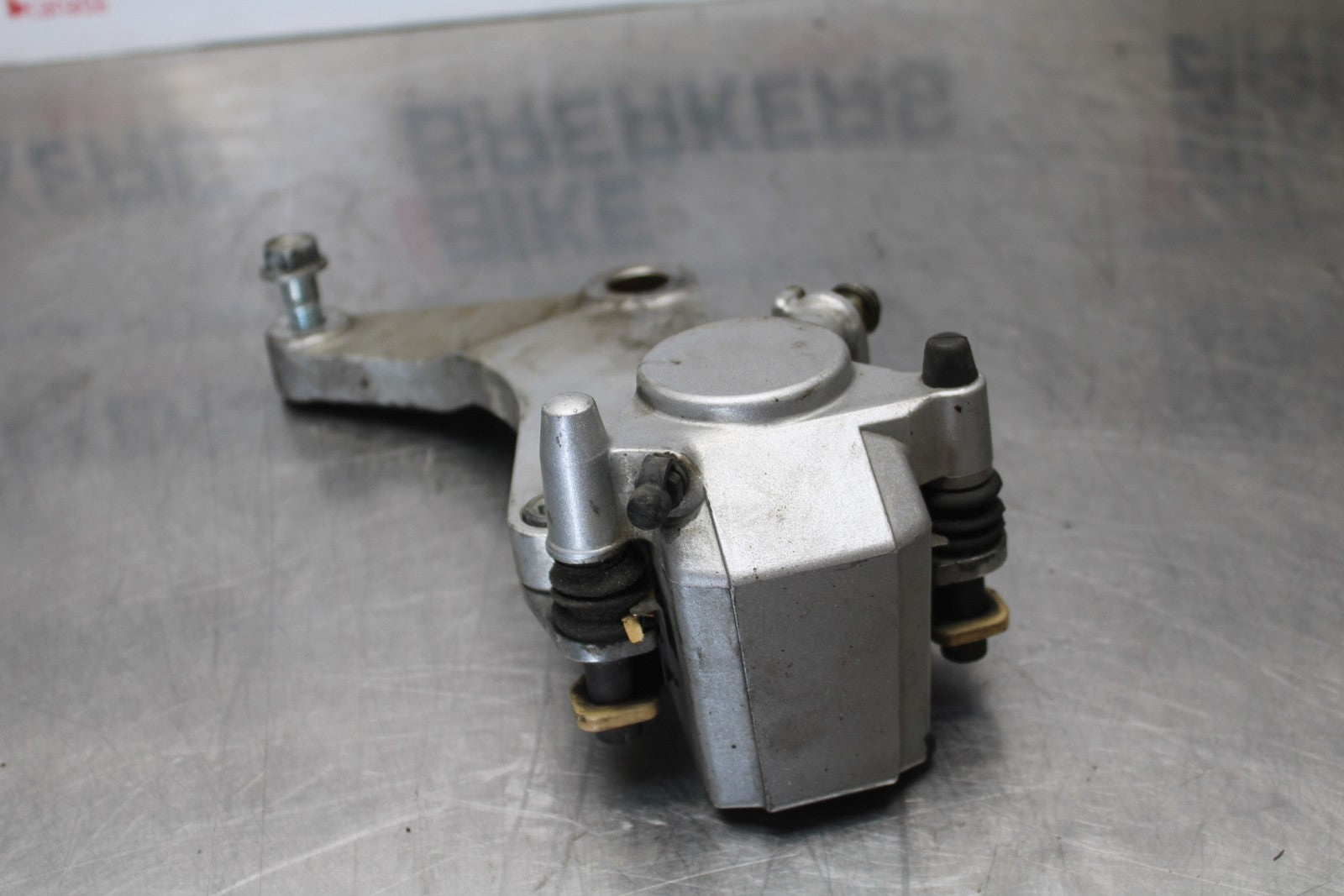 03-08 KAWASAKI VULCAN 1600 REAR BACK BRAKE CALIPER W MOUNT BRACKET BB196