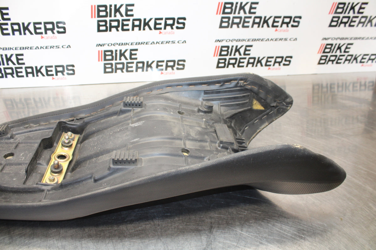 04-09 SUZUKI GS500F FRONT REAR SEAT SADDLE BB165