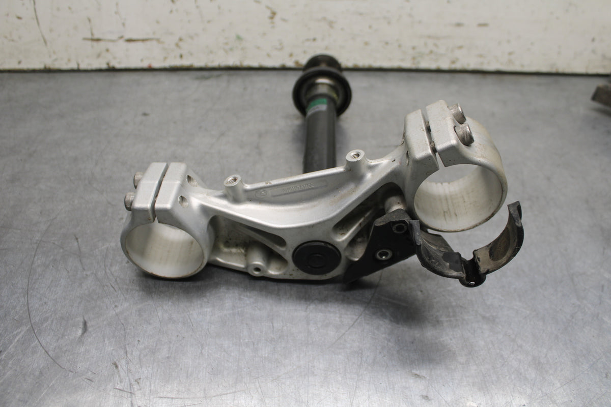 13-16 KTM 390 DUKE FRONT FORKS CLAMP LOWER TRIPLE TREE STEM BB748