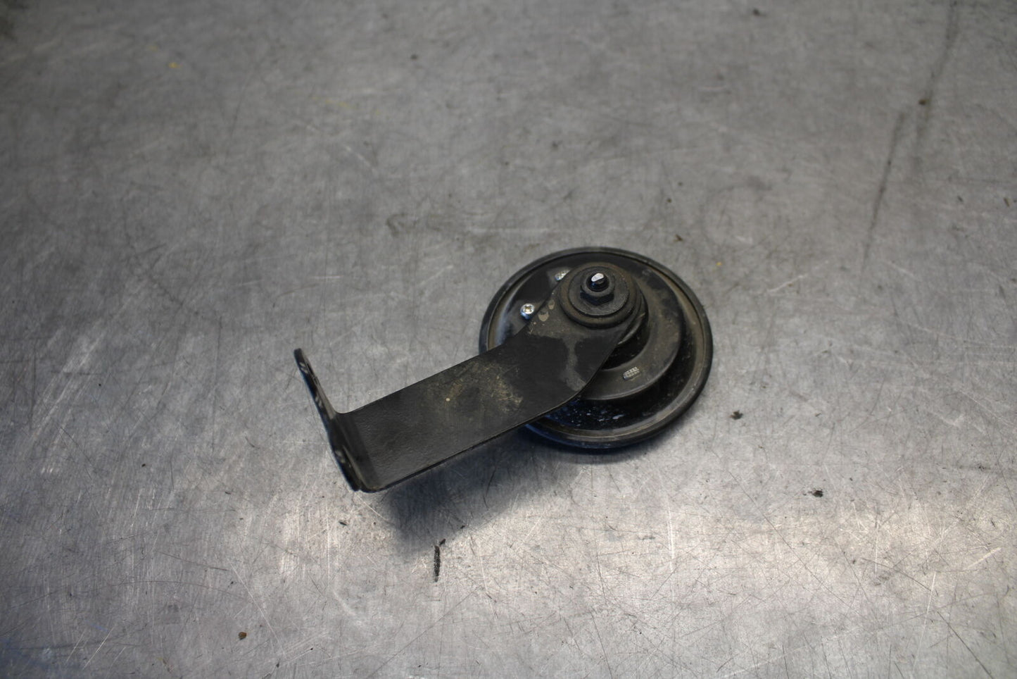 11-24 SUZUKI GSXR750 HORN SIGNAL BB687