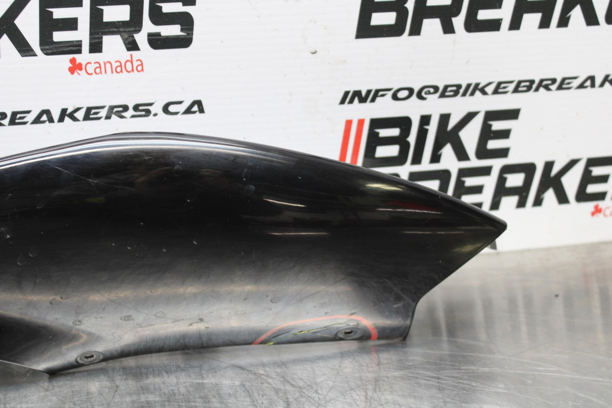 06-07 SUZUKI GSXR 600 LEFT REAR BACK TAIL FAIRING COWL SHROUD BB178