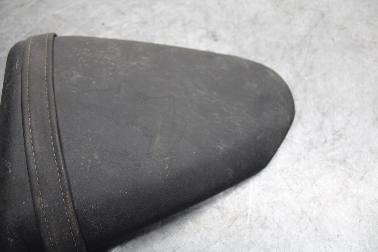 2009 Kawasaki Ninja ZX6R ZX600R REAR BACK PASSENGER TANDEM SEAT PAD SADDLE BB538