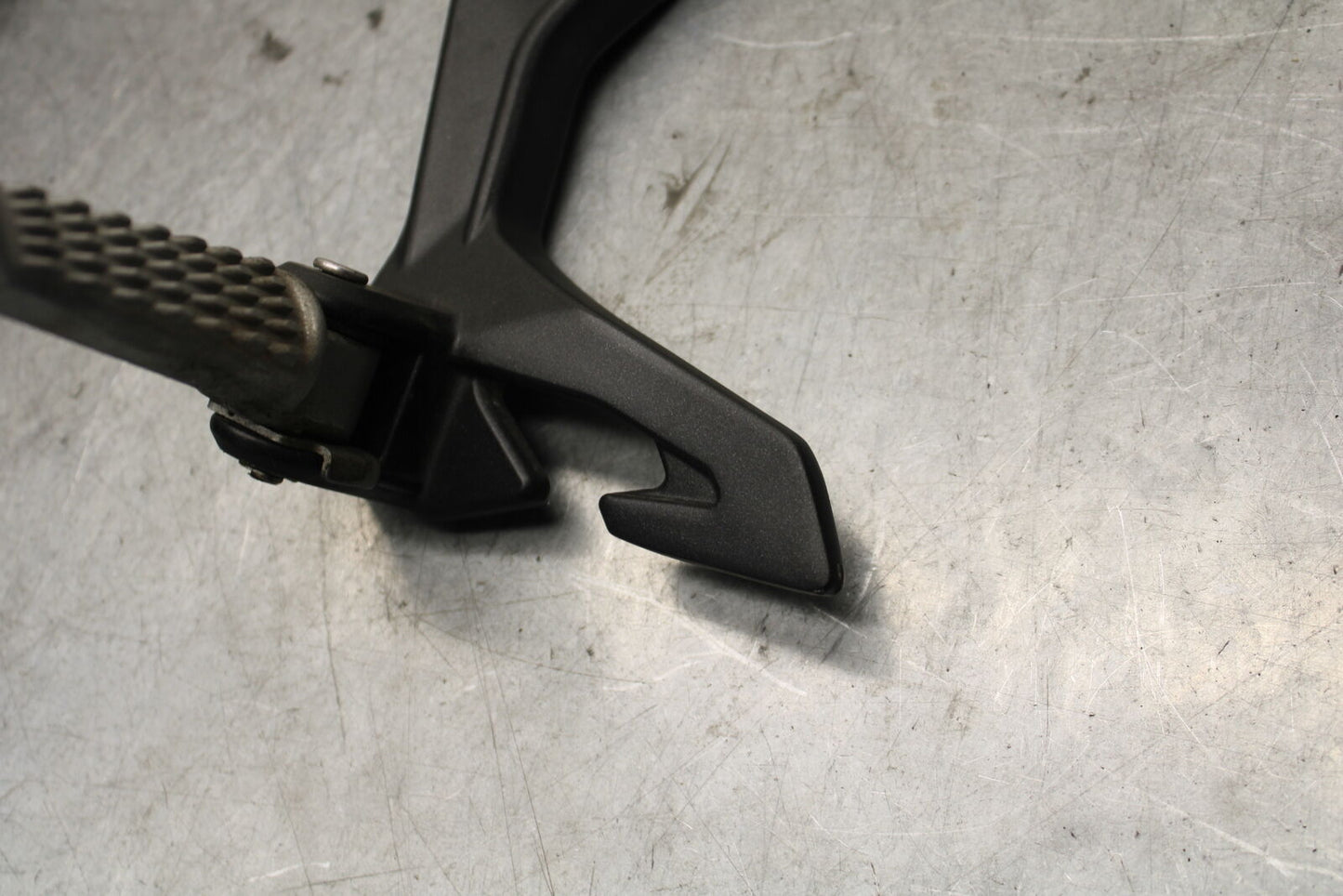 18-23 KAWASAKI NINJA 400 REAR BACK PASSENGER PEG SET PAIR  BB660