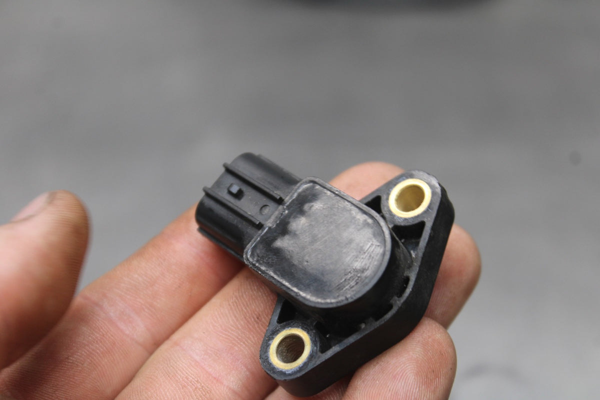 18 YAMAHA YZF R1  ENGINE MOTOR SENSOR SET PAIR BB838