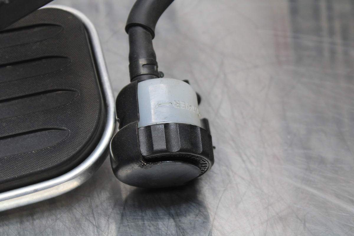09 YAMAHA ROYAL STAR XVZ1300TF VENTURE RIGHT FRONT FOOT REST PEG STEP BB151