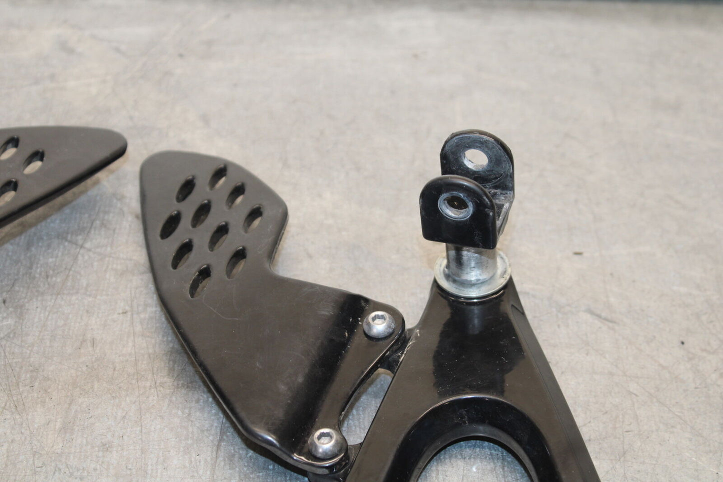04-06 YAMAHA YZF R1 BLACK POWDER COATED LEFT RIGHT REARSET REAR SET BB659 