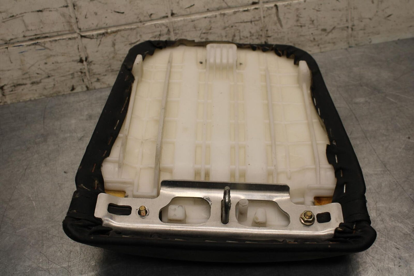 2005 Honda CBR600RR REAR BACK PASSENGER TANDEM SEAT PAD SADDLE PILLION BB564