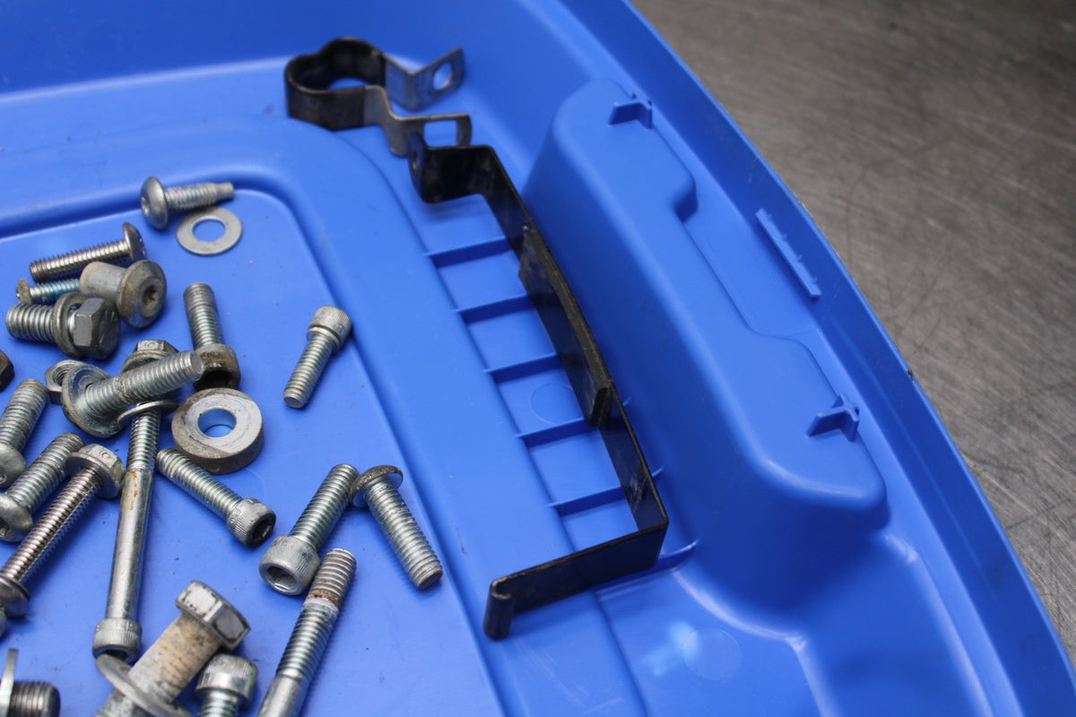 07 HARLEY-DAVIDSON SPORTSTER 1200 CUSTOM XL1200C BOLTS HARDWARE BB833