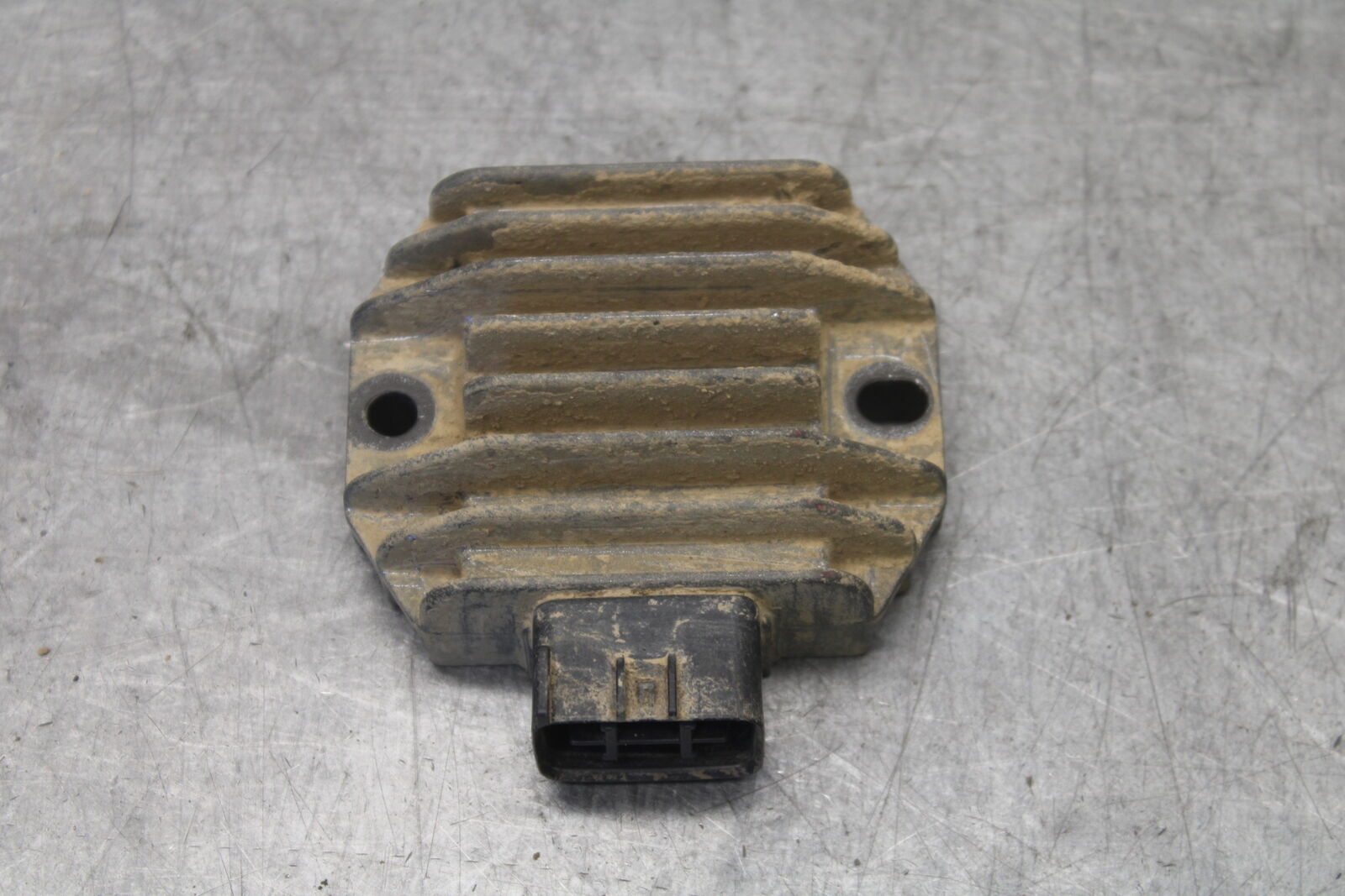 2004 Yamaha Raptor 660R YFM660R RECTIFIER VOLTAGE REGULATOR BB695