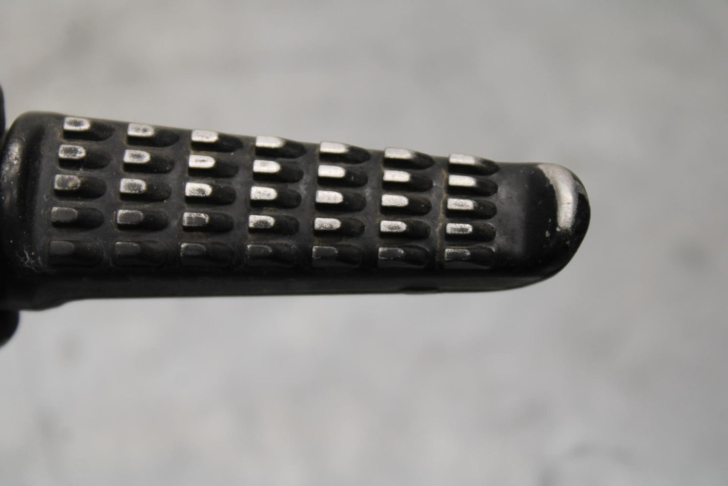 2000 Kawasaki Ninja ZX12R ZX1200A LEFT REAR BACK PASSENGER PEG 35063-1064