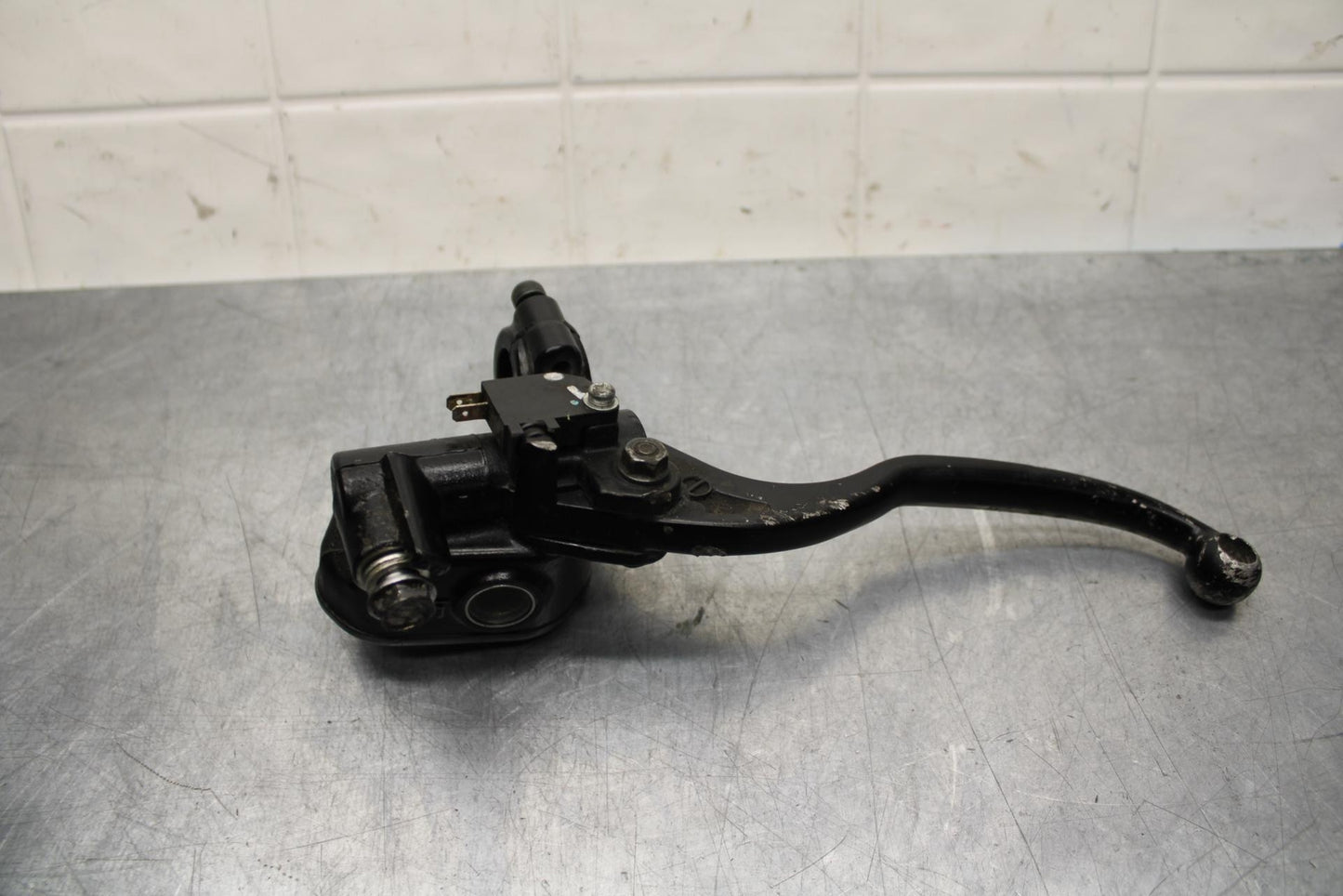 20 KAWASAKI Z400 ER400 ABS FRONT BRAKE MASTER CYLINDER w/ LEVER BB586