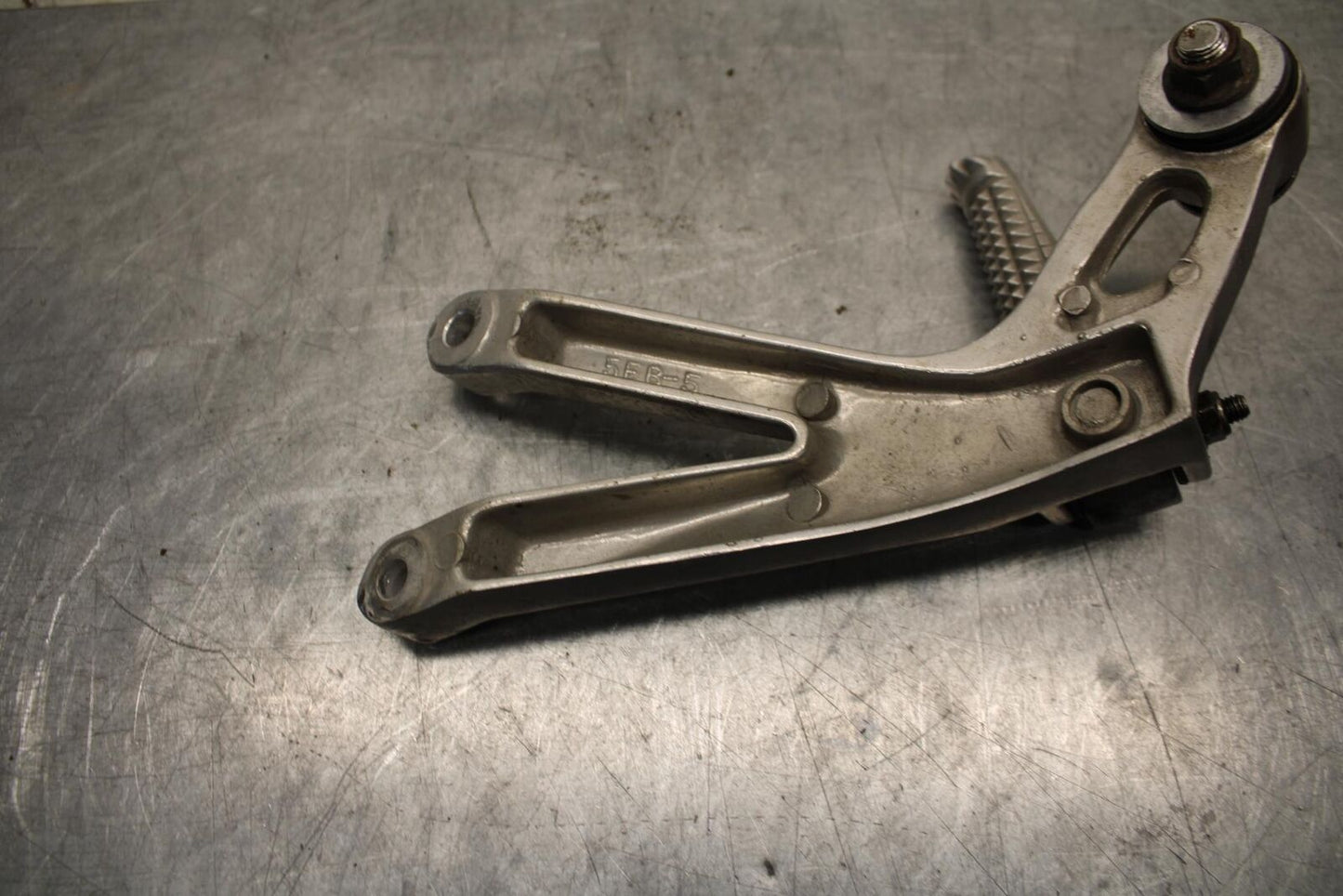2001 Yamaha YZF R6 RIGHT REAR BACK PASSENGER PEG 5EB-27440-00-00 BB68
