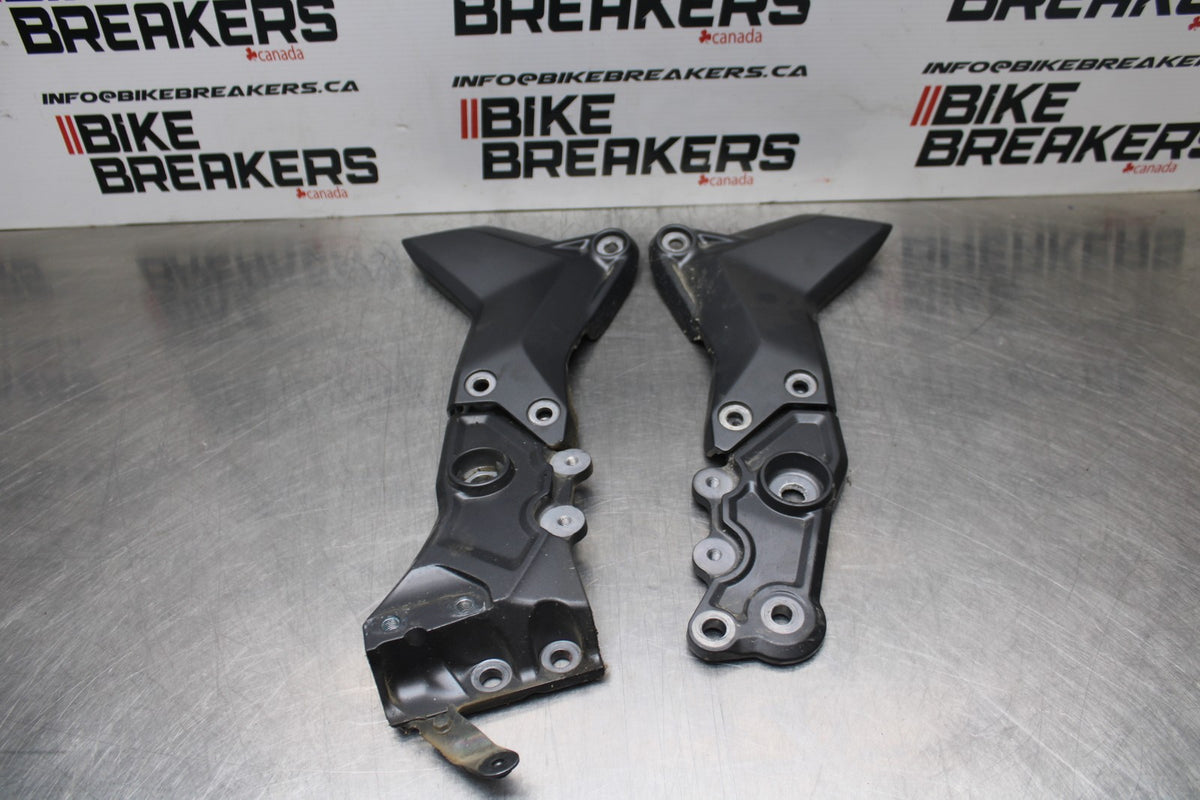 22-25 YAMAHA YZF R7 LEFT RIGHT REARSET REAR SET DRIVER PEG BRACKETS MOUNTS BB769