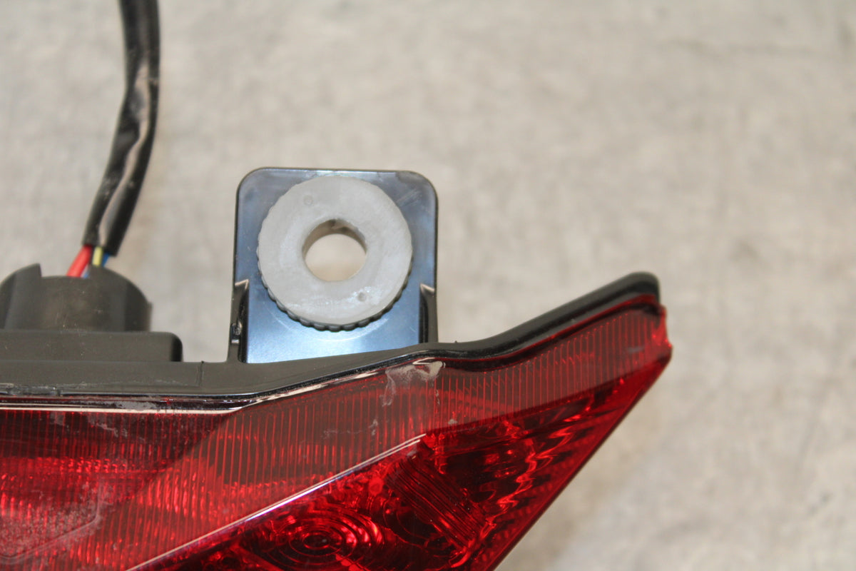 18-23 KAWASAKI NINJA 400 REAR TAIL TAILLIGHT BACK BRAKE LIGHT  BB679