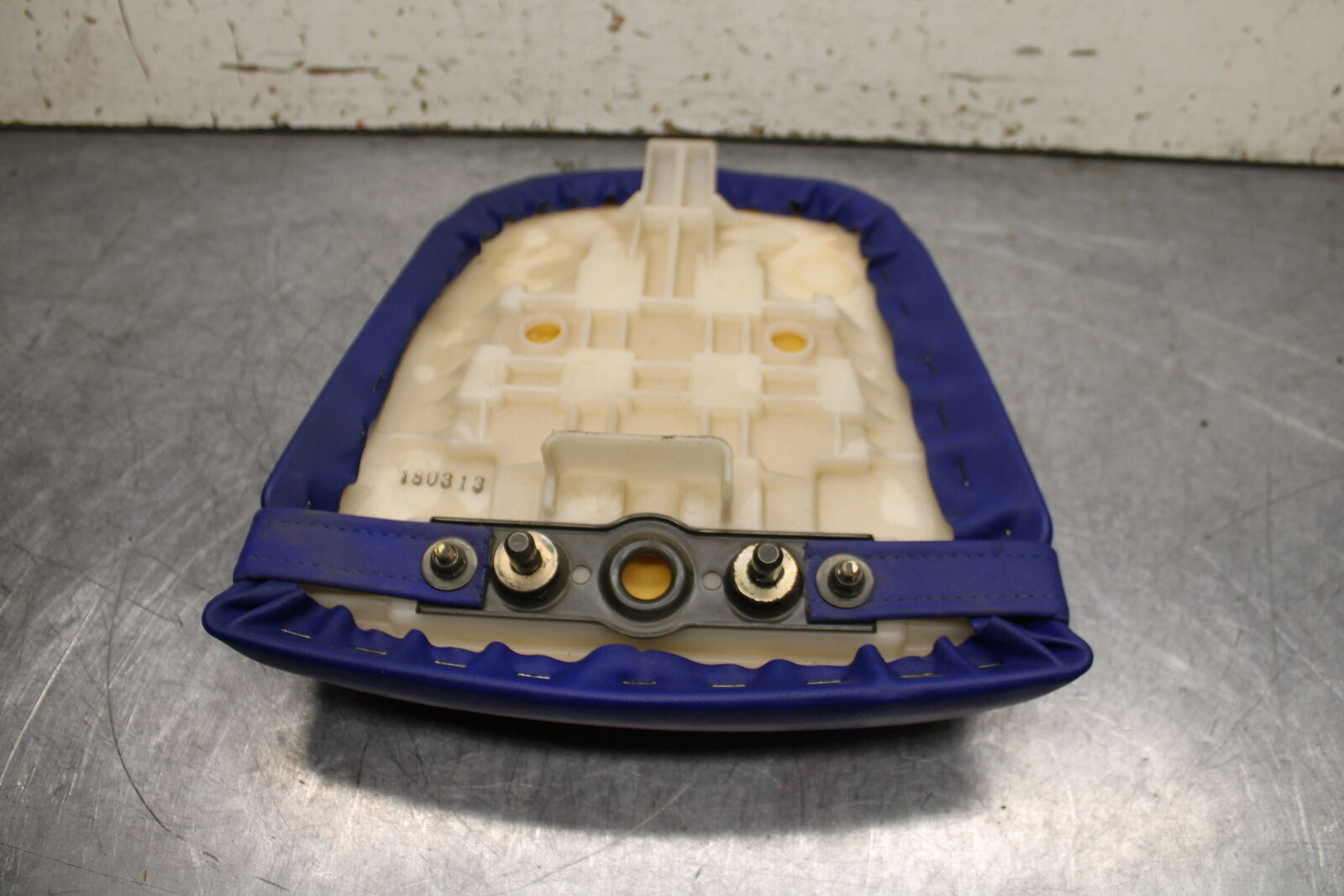 05-06 SUZUKI GSXR1000 REAR BACK PASSENGER TANDEM SEAT PAD SADDLE PILLION BB172