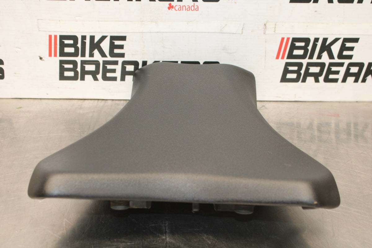 24-25 KAWASAKI NINJA ZX6R FRONT DRIVERS SEAT PAD SADDLE PILLION BB939