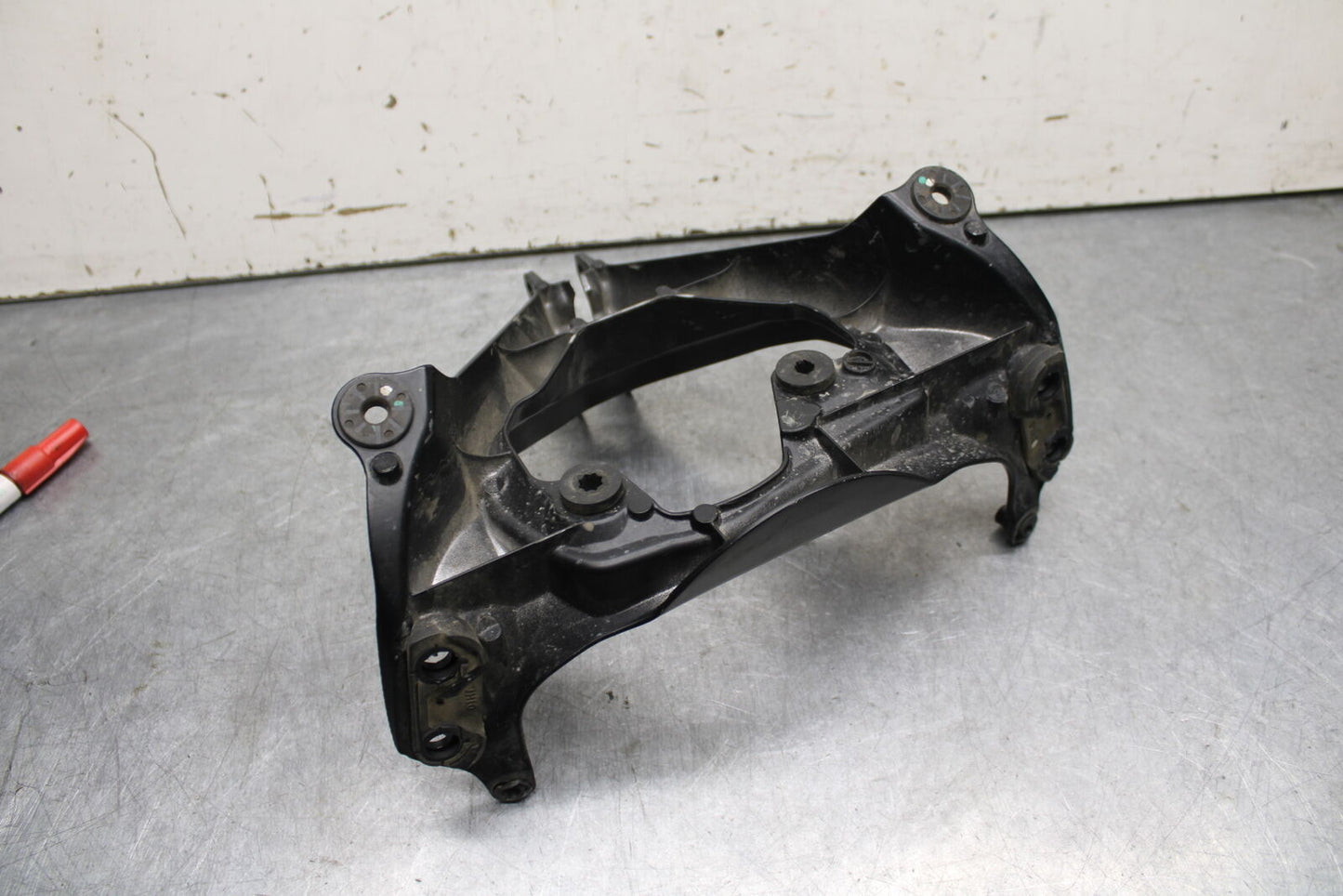 06-07 SUZUKI GSXR750 UPPER FAIRING MIRROR GAUGES STAY BRACKET 94511-01H00 BB670