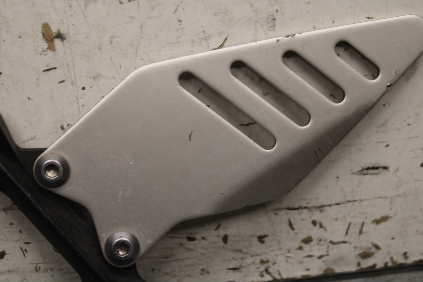 13-17 KAWASAKI NINJA ZX6R ZX636E LEFT REARSET REAR SET DRIVER FOOT PEG BB735