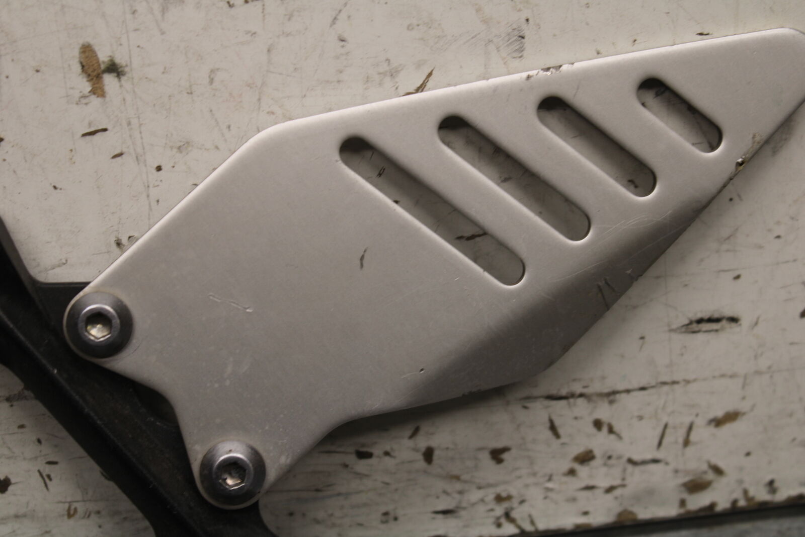 13-17 KAWASAKI NINJA ZX6R ZX636E LEFT REARSET REAR SET DRIVER FOOT PEG BB735