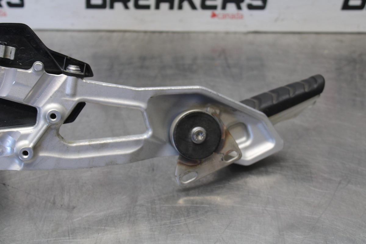 20-23 BMW F900R RIGHT REARSET REAR SET DRIVER FOOT PEG REST STOP BB923