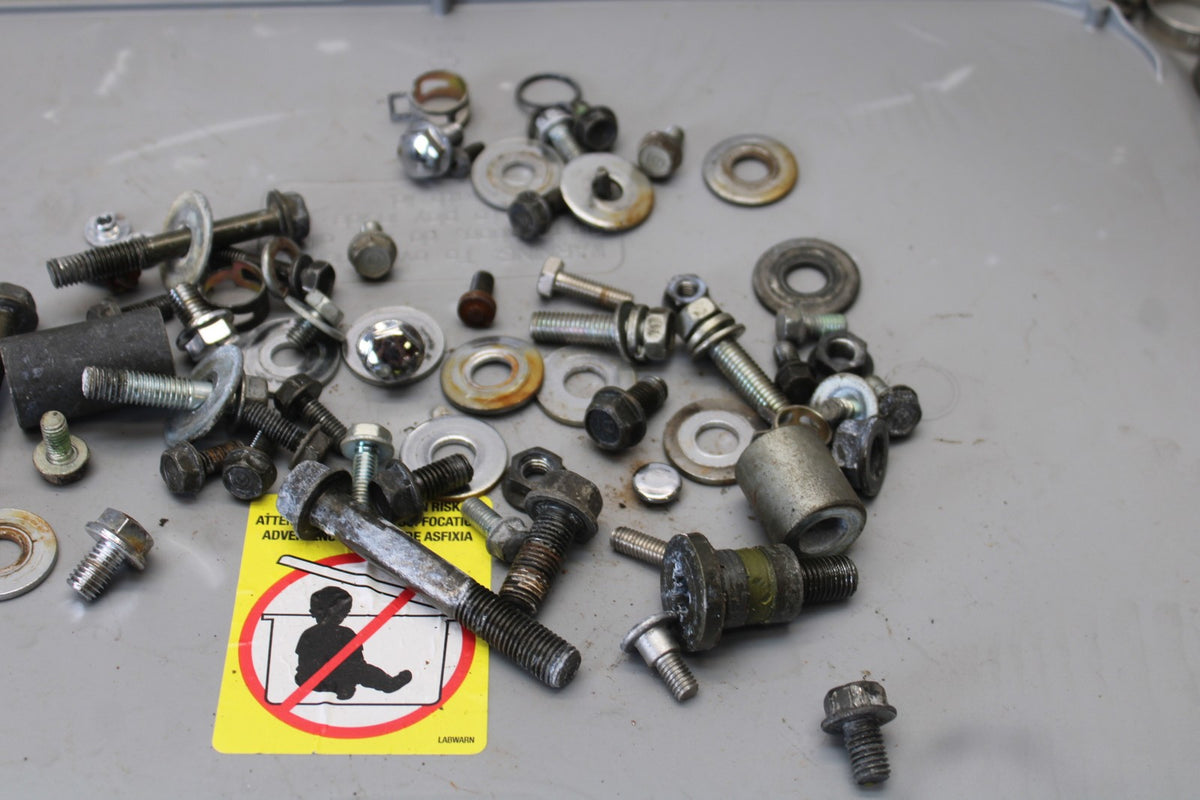 03 HONDA SHADOW SPIRIT 750 VT750DC MOUNTING BOLTS HARDWARE SCREWS BB907
