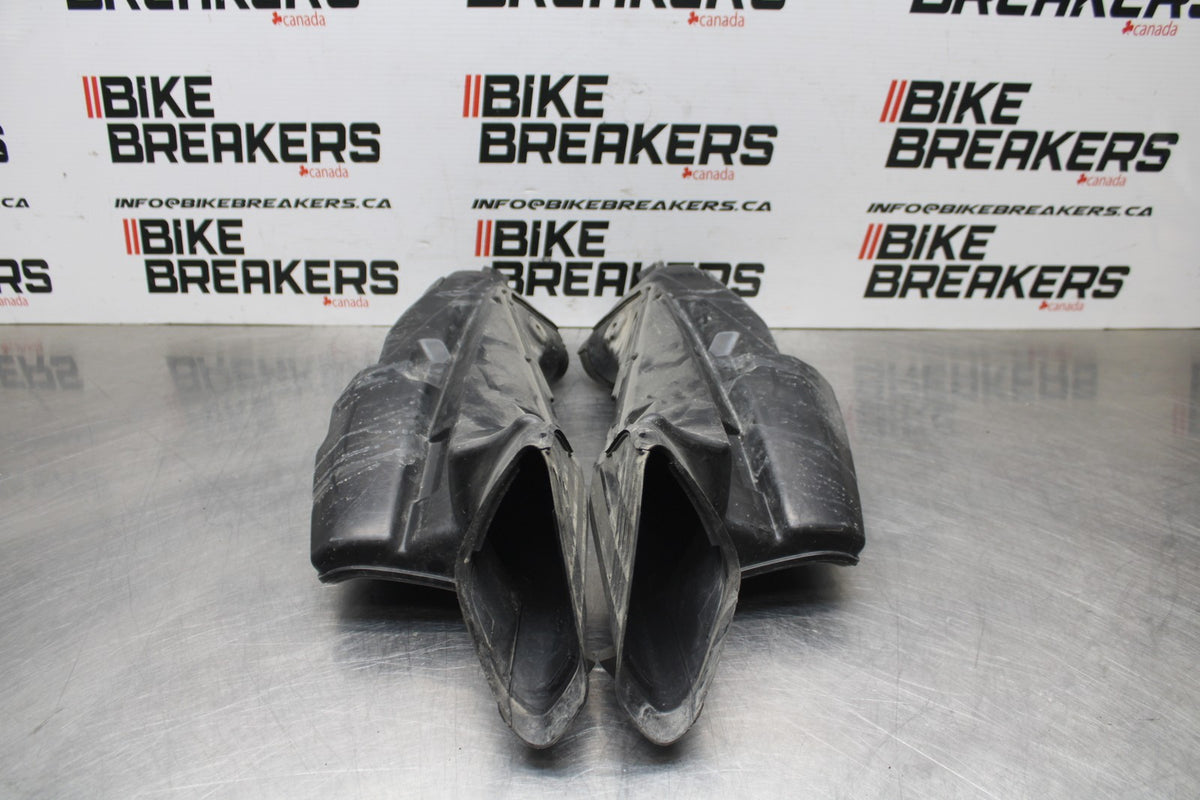 06-07 SUZUKI GSXR750 RIGHT LEFT AIR INTAKE DUCTS BB811