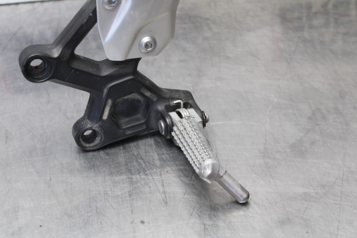 23-26 KAWASAKI NINJA ZX4RR LEFT REARSET REAR SET DRIVER FOOT PEG REST STOP BB898