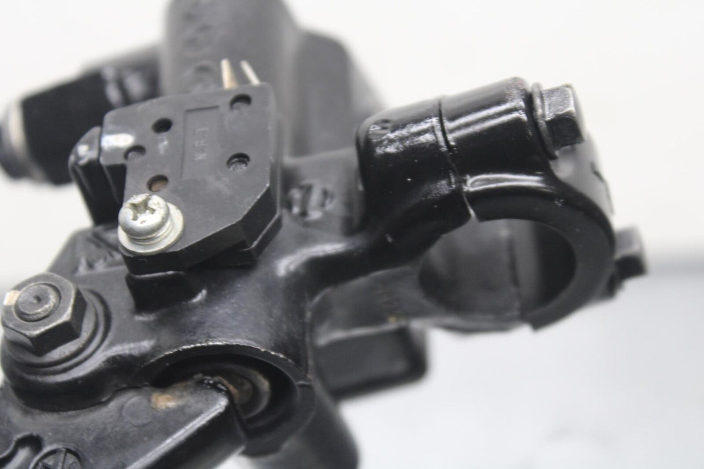 2009 Kawasaki Ninja EX250J FRONT BRAKE MASTER CYLINDER w/ LEVER 43015-0110 BB87