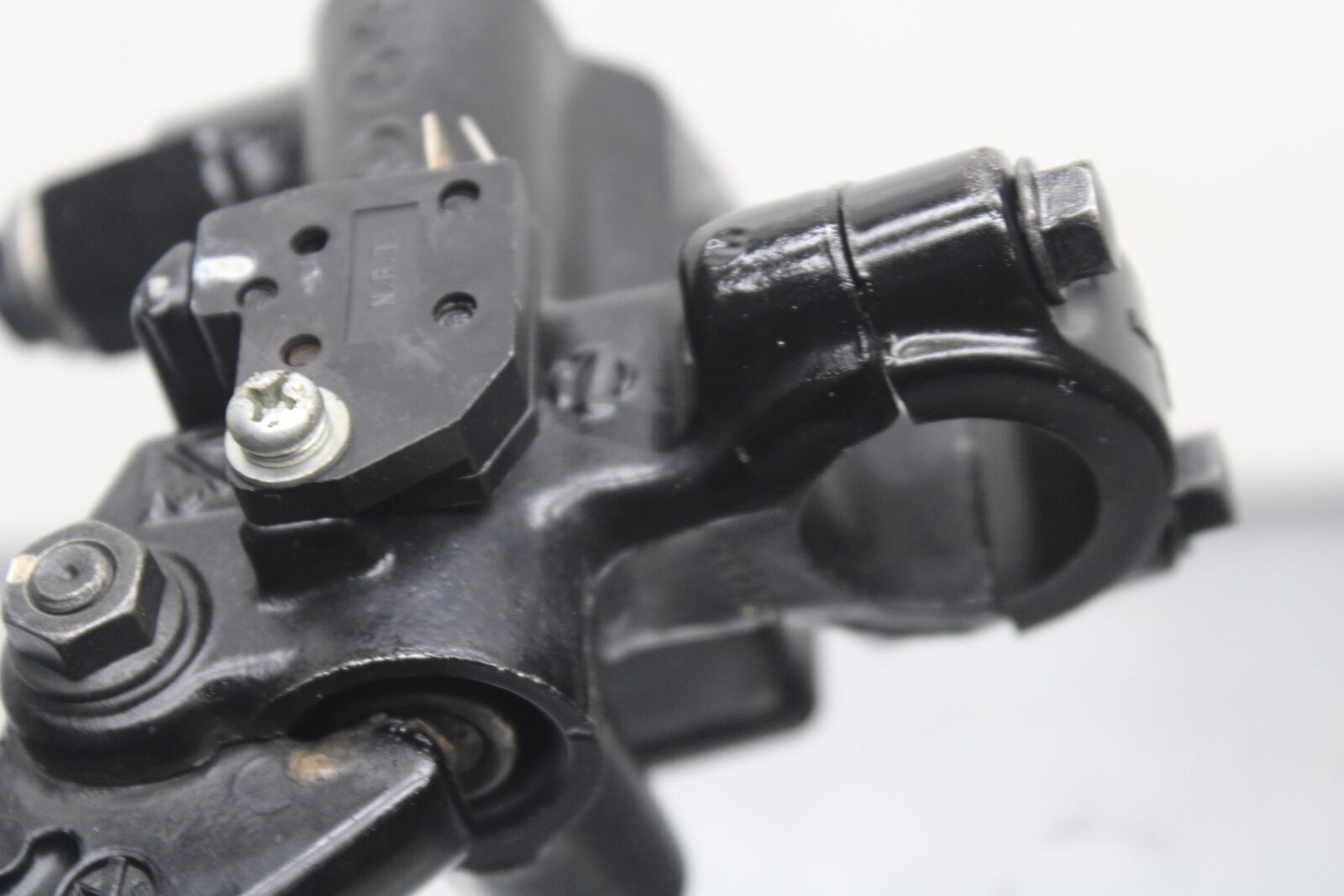 2009 Kawasaki Ninja EX250J FRONT BRAKE MASTER CYLINDER w/ LEVER 43015-0110 BB87