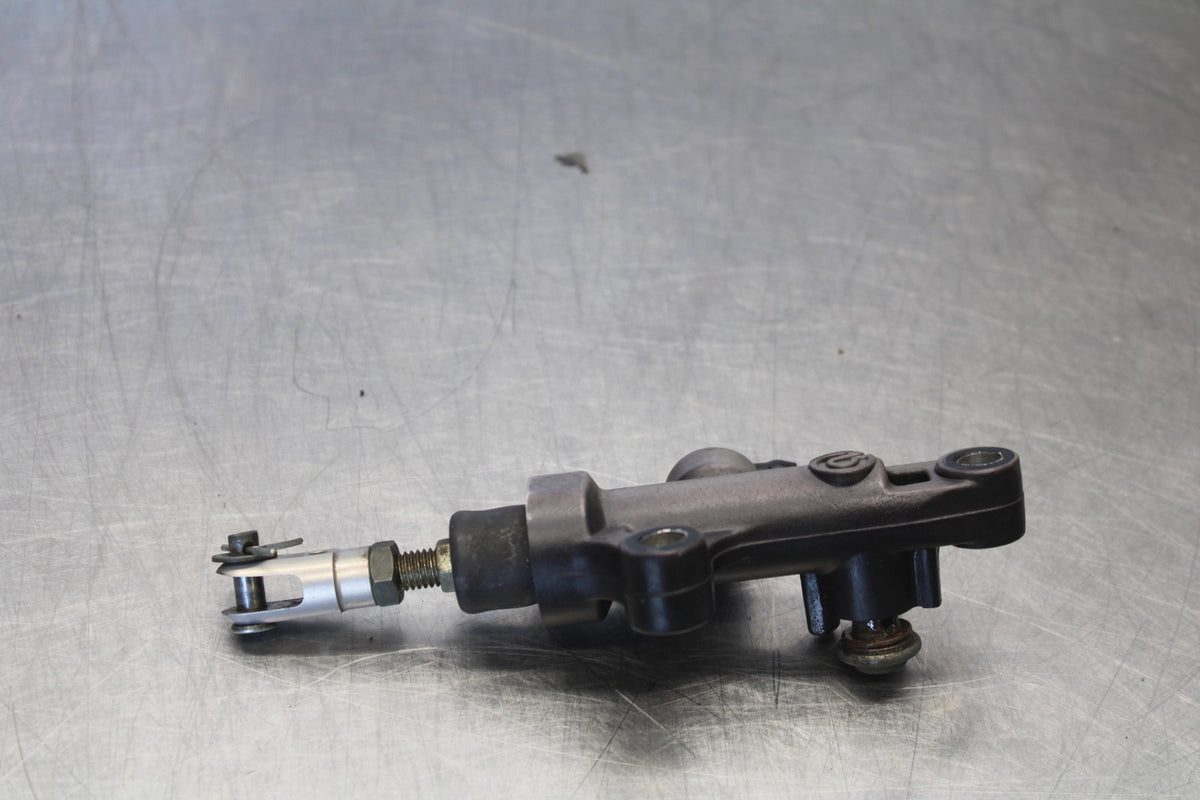 05 YAMAHA YZF R6 REAR BACK BRAKE MASTER CYLINDER W RESERVOIR BB894