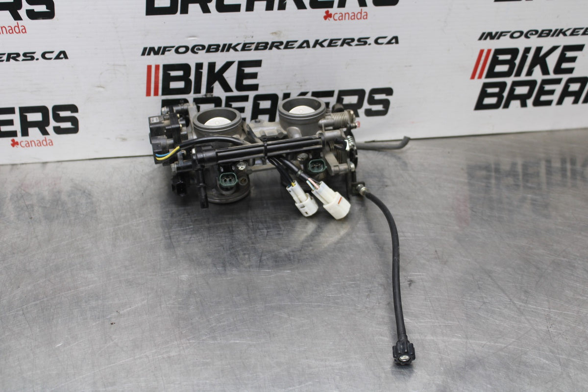 06 KAWASAKI NINJA 650 EX650 MAIN FUEL INJECTORS / THROTTLE BODIES BB823