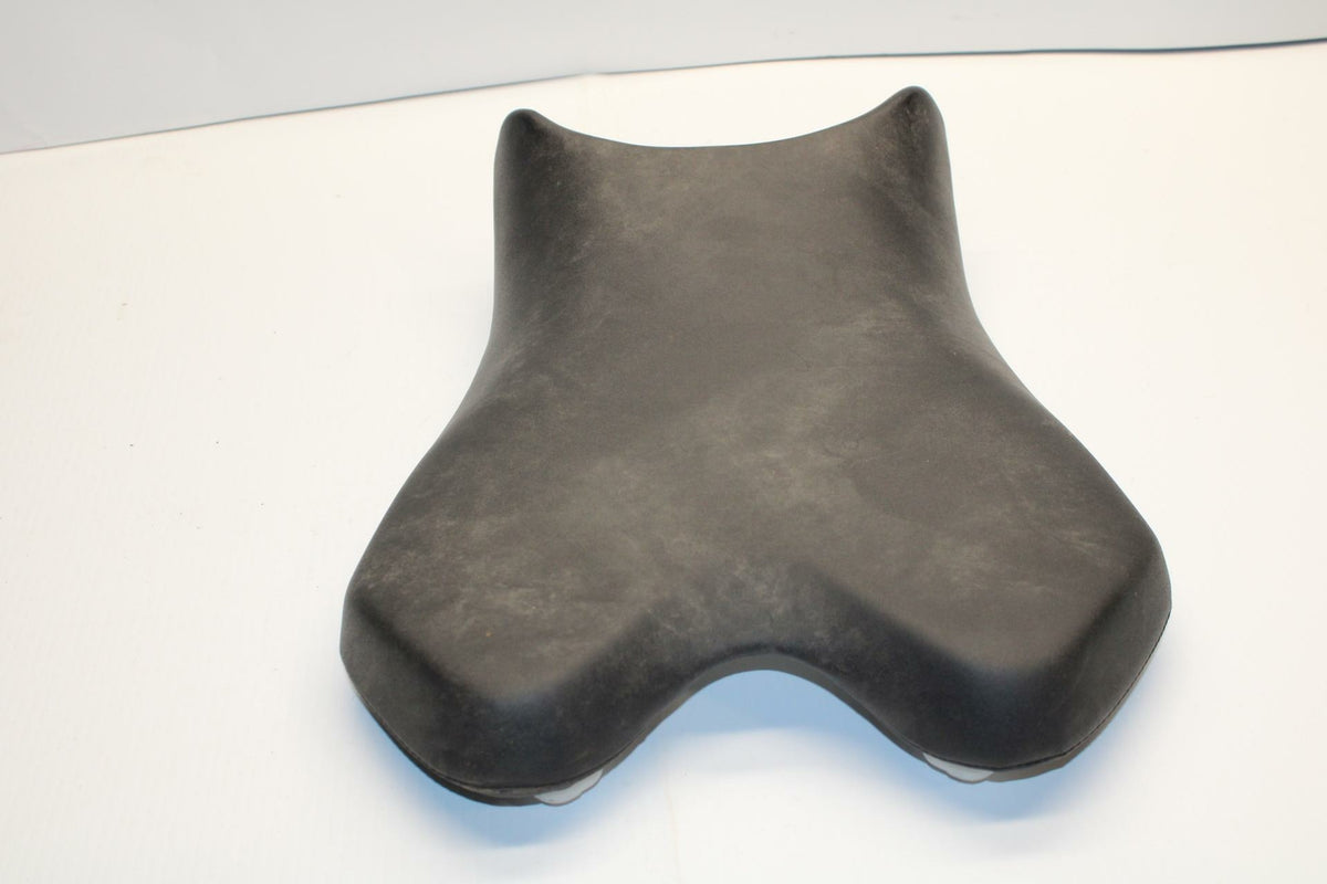08-16 YAMAHA YZF R6 FRONT DRIVERS SEAT PAD SADDLE PILLION BB247