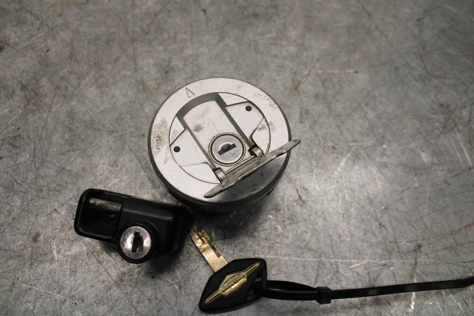 2007 Suzuki Boulevard M50B FUEL TANK GAS CAP  BB537