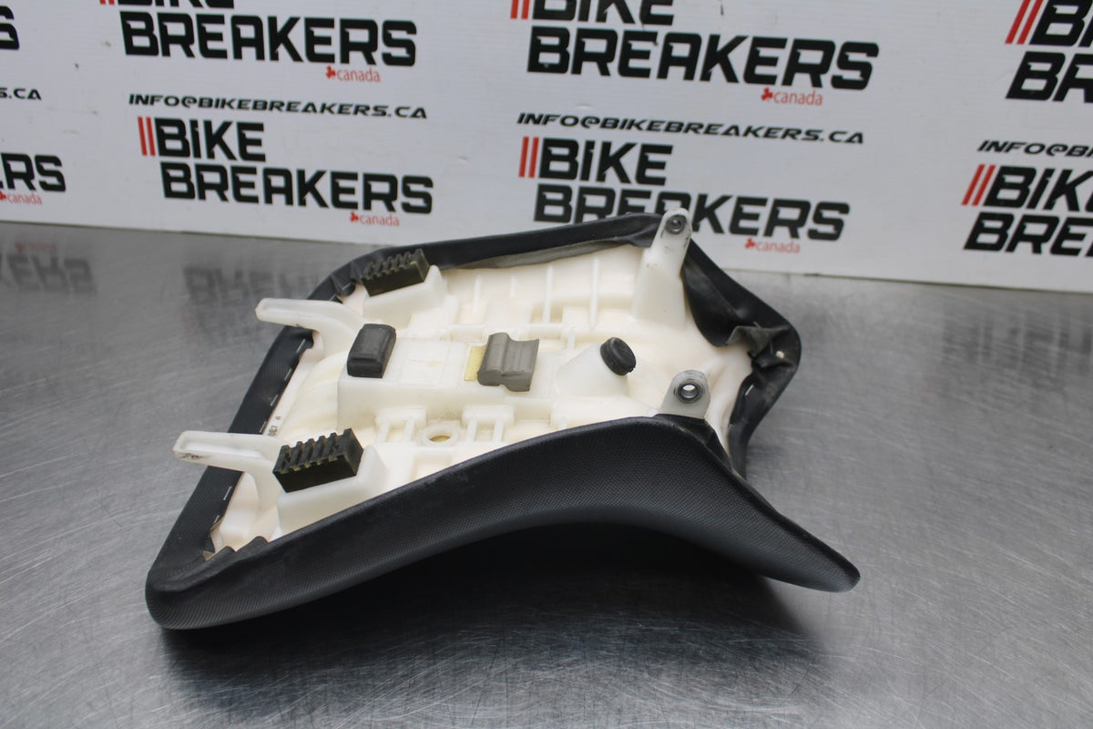 08 SUZUKI SV650 FRONT DRIVERS SEAT PAD SADDLE PILLION BB846